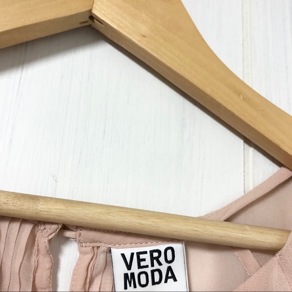 NWT Vero Moda Blush Flowy Blouse w Pleated Back - Picture 6 of 7